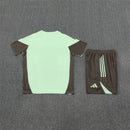 Shop des Spielers, Real Madrid Trainings-Set, Real Madrid 25/26, Real Madrid Trikot Grün, Real Madrid Training, Trainings-Set Herren, Real Madrid Shorts, Fußball Trainingsset, Real Madrid 2026, Real Madrid Sport-Set, Real Madrid Fanausrüstung, Trainingskleidung Real Madrid.