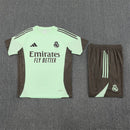 Shop des Spielers, Real Madrid Trainings-Set, Real Madrid 25/26, Real Madrid Trikot Grün, Real Madrid Training, Trainings-Set Herren, Real Madrid Shorts, Fußball Trainingsset, Real Madrid 2026, Real Madrid Sport-Set, Real Madrid Fanausrüstung, Trainingskleidung Real Madrid.