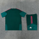 Shop des Spielers, Real Madrid Trainingsset 26/27, Real Madrid Trikot und Shorts grün, Real Madrid Trainingskleidung, Real Madrid Fan-Artikel, Real Madrid Training 2026, Real Madrid Trainingsset Herren, Fußball Trainingsset grün, Real Madrid Kleidung Deutschland, Fußball-Shop, Real Madrid Jersey Set.