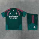 Shop des Spielers, Real Madrid Trainingsset 26/27, Real Madrid Trikot und Shorts grün, Real Madrid Trainingskleidung, Real Madrid Fan-Artikel, Real Madrid Training 2026, Real Madrid Trainingsset Herren, Fußball Trainingsset grün, Real Madrid Kleidung Deutschland, Fußball-Shop, Real Madrid Jersey Set.
