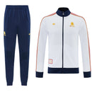 Shop des Spielers, AS Roma Trainingsanzug, AS Roma 25/26, AS Roma Trainingsanzug Weiß Blau, Roma Jacke Weiß, Roma Hose Blau, AS Roma Sport-Set, Trainingsanzug Herren Weiß, AS Roma 2026, Fußball Trainingsset, AS Roma Fan-Version, Trainingskleidung AS Roma, Giallorossi, Roma Shop.