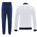 Shop des Spielers, AS Roma Trainingsanzug, AS Roma 25/26, AS Roma Trainingsanzug Weiß Blau, Roma Jacke Weiß, Roma Hose Blau, AS Roma Sport-Set, Trainingsanzug Herren Weiß, AS Roma 2026, Fußball Trainingsset, AS Roma Fan-Version, Trainingskleidung AS Roma, Giallorossi, Roma Shop.