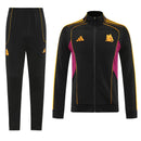 Shop des Spielers, AS Roma Trainingsanzug, AS Roma 25/26, AS Roma Trainingsanzug Schwarz, AS Roma Trainingsjacke, AS Roma Hose, AS Roma Sport-Set, Trainingsanzug Herren Roma, AS Roma 2026, Fußball Trainingsset, AS Roma Fan-Version, Trainingskleidung AS Roma, Giallorossi, Roma Shop.