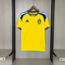 Schweden Heimtrikot 2026 2027 Herren gelb blau 1.1 Premium Qualität Shop des Spielers Schweden Nationalmannschaft Trikot Blågult, Schweden Trikot 2026, Schweden Heimtrikot 26/27, Sweden Home Jersey, Schweden Fußballtrikot kaufen, 1.1 Qualität Schweden, SvFF Trikot Herren, Schweden Fanshop Deutschland, Fußball Geschenk Herren, Schweden Trikot gelb.