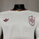 Shop des Spielers, Spanien Trikot 26/27, Spanien Auswärtstrikot Langarm, Spanien Spieler-Version, Authentic Spanien Trikot, La Roja Trikot beige, Spanien Fußballtrikot Herren, Spieler-Version Langarm, Spanien Nationalmannschaft Trikot, RFEF Trikot, Fußball-Shop, Spanien Profi-Trikot.