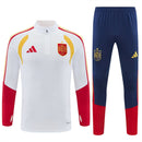 Shop des Spielers, Spanien Trainingsanzug, Spanien Set Weiß Marineblau, La Roja Fanartikel, Fußball Trainingsanzug Spanien, Spanien 26/27, Spanien Sportanzug Herren, Trainingsjacke Spanien, RFEF Fanbekleidung, Fußball Lifestyle Spanien, Herren Trainingsset, Spanien Nationalmannschaft.