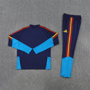 Spanien Trainingsanzug 2026 2027 Jacke Hose marineblau Herren, Shop des Spielers, Spanien Trainingsanzug, Spanien Anzug marineblau, La Roja Fanartikel, Fußball Trainingsanzug Spanien, Spanien 26/27, Spanien Trainingsset, Fußball Fan-Bekleidung, Herren Sportanzug Spanien.