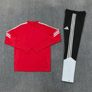 Shop des Spielers, Spanien Trainingsanzug, Spanien Set Rot Schwarz, La Roja Fanartikel, Fußball Trainingsanzug Spanien, Spanien 26/27, Spanien Sportanzug Herren, Trainingsjacke Spanien, RFEF Fanbekleidung, Fußball Lifestyle Spanien, Herren Trainingsset