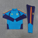 Shop des Spielers, Spanien Trainingsanzug, Spanien Set Hellblau, La Roja Fanartikel, Fußball Trainingsanzug Spanien, Spanien 26/27, Spanien Sportanzug Herren, Trainingsjacke Spanien, RFEF Fanbekleidung, Fußball Lifestyle Spanien.