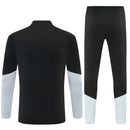 Shop des Spielers, Spanien Trainingsanzug, Spanien Set Schwarz, La Roja Fanartikel, Fußball Trainingsanzug Spanien, Spanien 26/27, Spanien Sportanzug Herren, Trainingsjacke Spanien, RFEF Fanbekleidung, Fußball Lifestyle Spanien, Herren Trainingsset