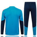 Shop des Spielers, Spanien Trainingsanzug, Spanien Set Hellblau Marineblau, La Roja Fanartikel, Fußball Trainingsanzug Spanien, Spanien 26/27, Spanien Sportanzug Herren, Trainingsjacke Spanien, RFEF Fanbekleidung, Fußball Lifestyle Spanien, Herren Trainingsset, Spanien Nationalmannschaft