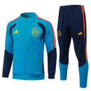 Shop des Spielers, Spanien Trainingsanzug, Spanien Set Hellblau Marineblau, La Roja Fanartikel, Fußball Trainingsanzug Spanien, Spanien 26/27, Spanien Sportanzug Herren, Trainingsjacke Spanien, RFEF Fanbekleidung, Fußball Lifestyle Spanien, Herren Trainingsset, Spanien Nationalmannschaft