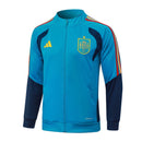 Shop des Spielers, Spanien Trainingsjacke, Spanien Jacke Hellblau, La Roja Fanartikel, Fußball Trainingsjacke Spanien, Spanien 26/27, Spanien Sportjacke Herren, RFEF Fanbekleidung, Fußball Lifestyle Spanien, Herren Trainingsjacke Spanien, Fußball Fan-Outfit.