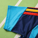 Detailaufnahme des RFEF-Wappens auf dem Spanien Trainingstrikot 26/27.